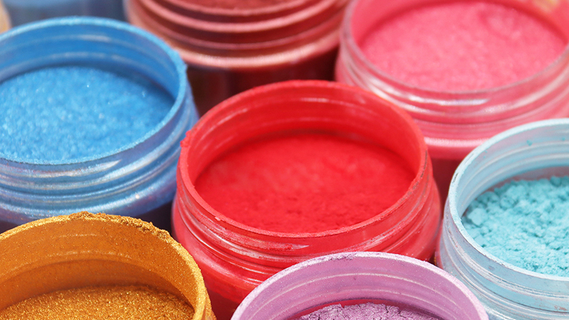 La cura della pelle e l'effetto di protezione solare della polvere di mica nei cosmetici